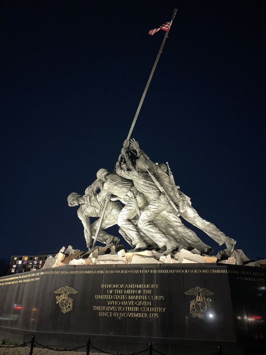 KelAlexander_'s tweet photo. Monuments by Moonlight tour in DC! 🇺🇸 Bravo #TPFFellow @RachelHett22 for crafting a wonderful tour experience! @ThePattersonFdn https://t.co/7bVMRz39wA