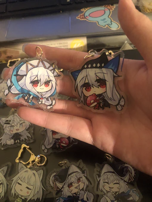My charms came in but they came out a little bit too big and they dont link :( probably going to sell these as normal charms. Alas#arknights #明日方舟 