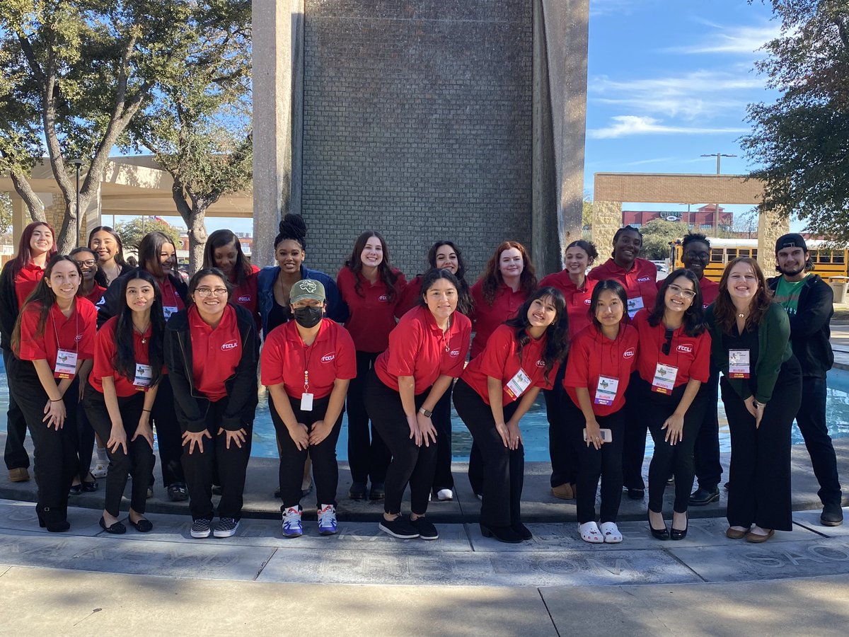 DaRodr02's tweet photo. Congrats to our FCCLA teams. They showed up and 4 of 7 teams qualified for state competition #wearelc #lcfccla @mrskahler10 #thegisdeffect https://t.co/ymulHO08Hp