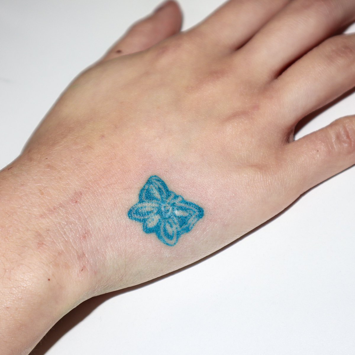 butcherssshop's tweet photo. 족구만 나��� 챰...🦋 
영롱한 청록색은 언제나 옙버요
Only handpoked tattoo https://t.co/XFicAdM9e1