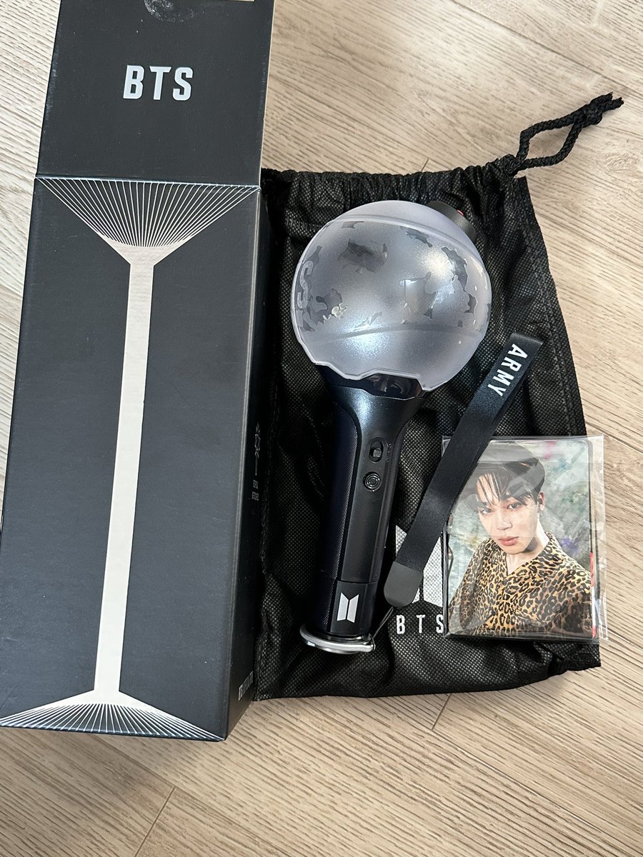 Transaction007's tweet photo. 아미밤 삼미밤 양도합니다
삼미밤 1번 사용 포카전부 있고 3.0에 양도합니다
BTS RM JIN SUGA JHOPE JIMIN V JUNGKOOK BT21 KOYA RJ MANG pajama bag charm doll 남준 석진 윤기 호석 지민 태형 정국 베이비 방탄 콘서트 인형 피규어 bt21 양도 아미밤 삼미밤 스페셜에디션 https://t.co/v9ZvxLedlM