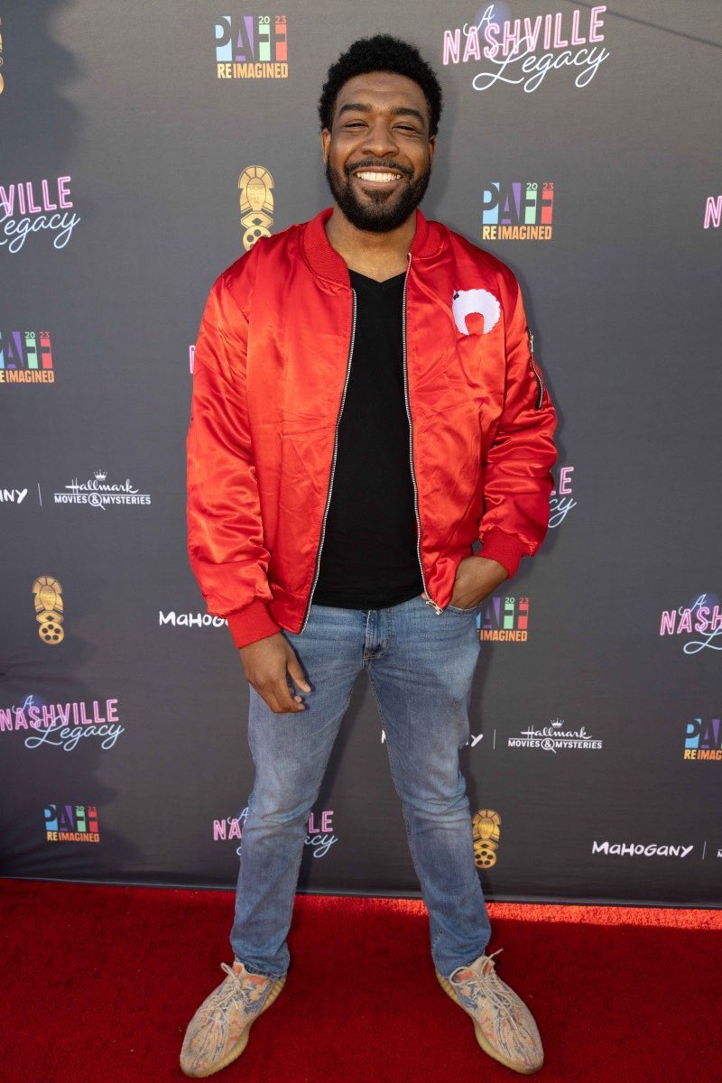 FistsUpAfrosOut's tweet photo. @GioJohnson_ in his red bomber on the red carpet 💥 https://t.co/Wuy6q3sKCD