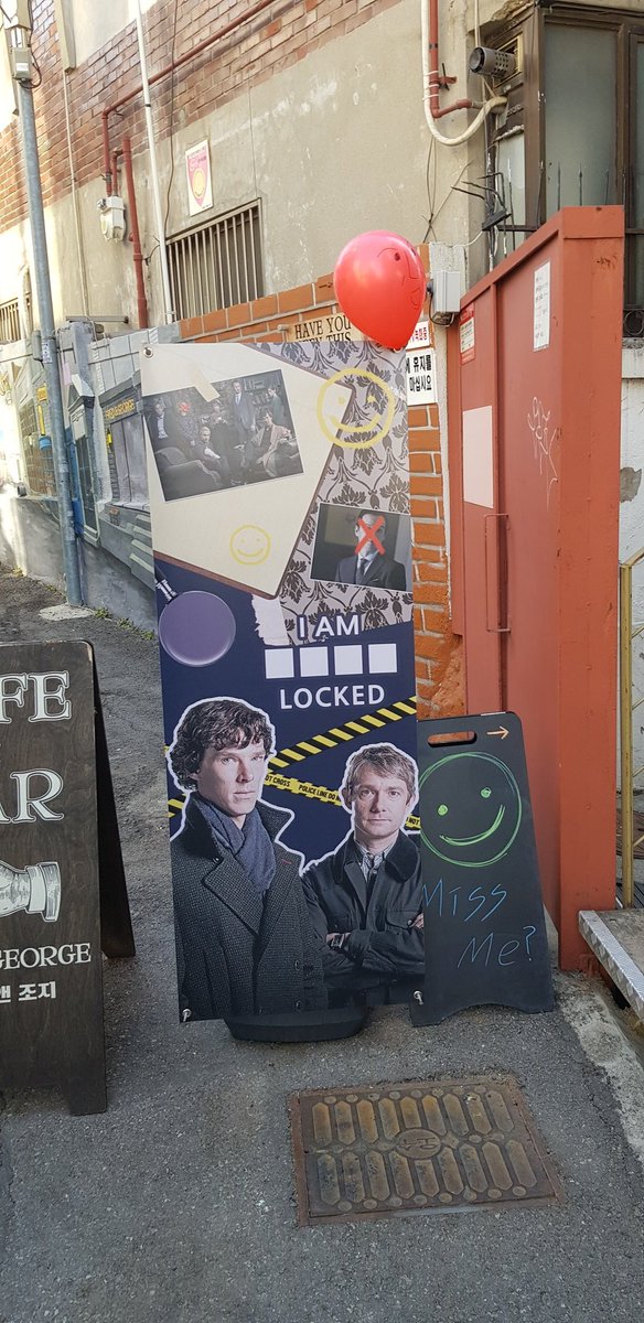 #셜록_친구_없어도_괜찮아
#You_are_sherlocked
#The_game_is_on
카페 진짜 이뻤고 마카롱이랑 음료수도 되게 예뻤어요! 마카롱 재고 넉넉해서 마지막날 늦게가도 남아있어서 너무 좋았어요ㅠ
카페열어주시고 기획해주신 모든 스탭분들 감사해요 
그리고 가서 나눔해주시고 저랑 놀아주신 트친분들❤