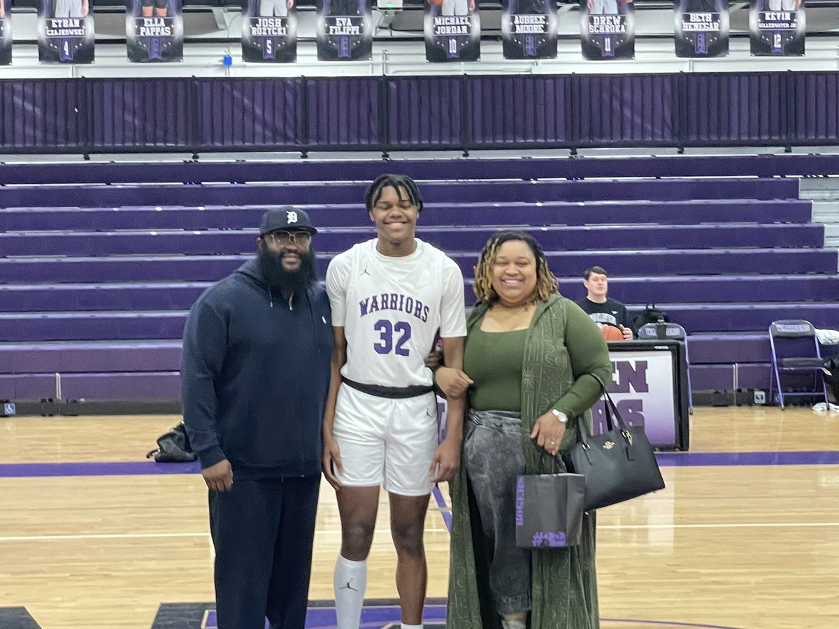 WoodhavenHoops's tweet photo. Senior Night 2023 https://t.co/gieqjrop8A