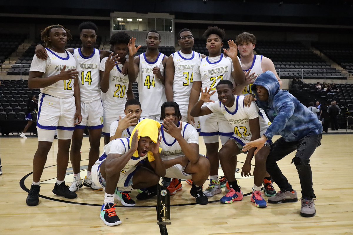 DelmarvaSports's tweet photo. THE WIHI TRIBE ARE 5️⃣-TIME BAYSIDE CHAMPS 🏀‼️🔥
FINAL SCORE: @WiHiSports 52, @QACHS_Athletics 47
#ShoreHoops #WiHiTribe #HighSchoolBasketball https://t.co/P1jGwd4C0G
