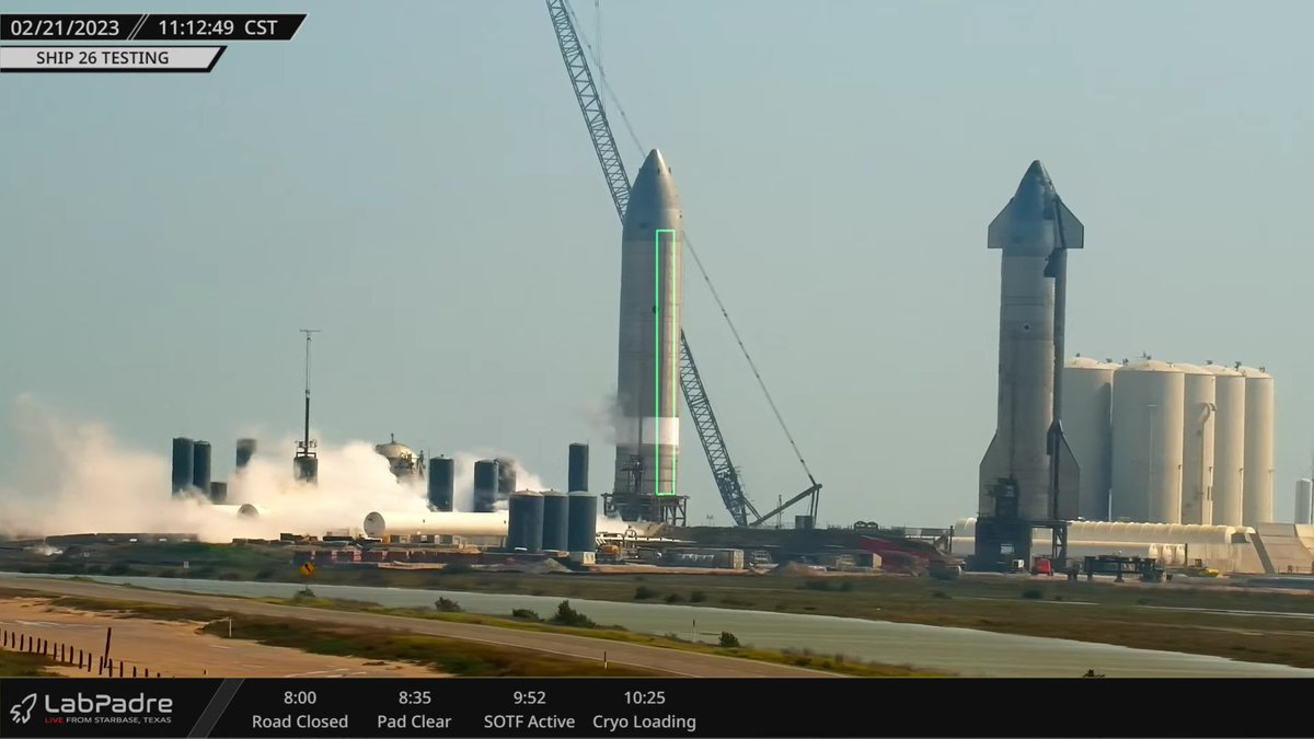 @RocketlbSr2 @SpaceX Note that the raceway, or vent pipe, or whatever it is, on #SpaceX #Starship prototype Ship 26 (S26), is visible in different lighting, in shadow, and at varying (all) times of day (see green highlight). 🎥LabPadre