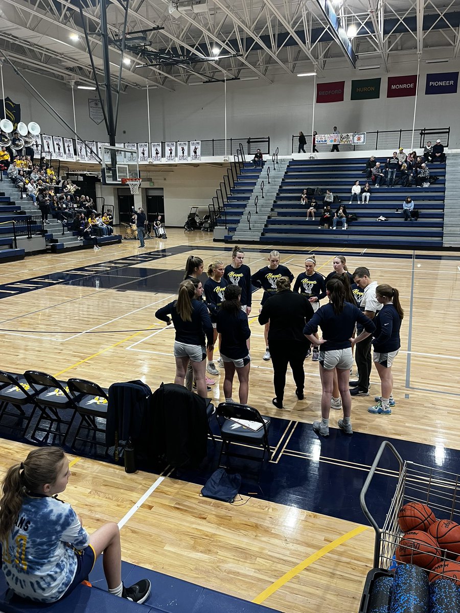 MrSpicerTweets's tweet image. Supporting @SalineHoops on this Tuesday night. Some great wins from JV &amp;amp; Varsity! #SalineBasketball #SASCompass