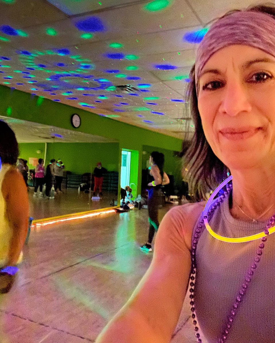 smiland's tweet image. What do think when u hear #glowsticks #discolights n #beads ? #TaeBoTime of course! R #taebo instructors planned a #MardiGras #celebration 2nit! I’m pretty sure in the history of TaeBo this has never been done #funtime #taebonation® #billyblanks #billyblankstaebo @TheBillyBlanks