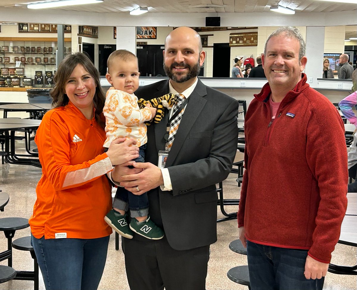 IB 327 Schools tweet media