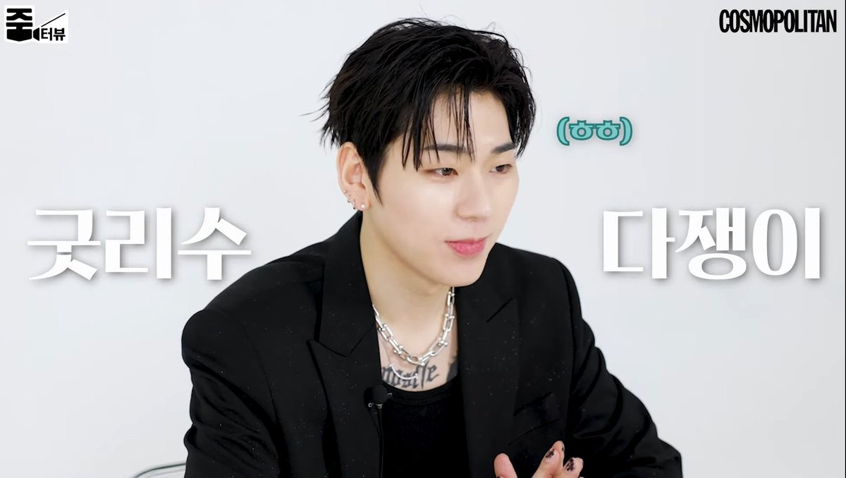 wooZico_TV's tweet photo. 우지호
깐머+블랙 착장은
섹시 그 잡채..★
막 사람 홀려... https://t.co/LgmMLwDGeu