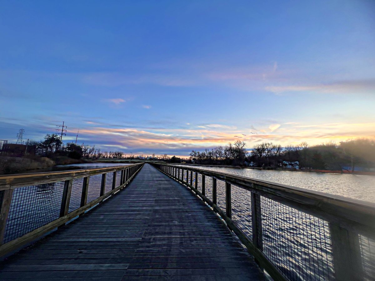 Allentown1711's tweet photo. Managed to get a quick π΄π»ββοΈπ΄π»ββοΈπ΄π»ββοΈin tonight ....... and thankful i made time. Sky was magnificent. π₯° #BikeLife #FebruaryRide https://t.co/GeHtx302V1