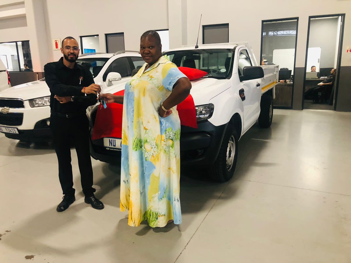 _uBusie's tweet photo. 05-02-22
My mom asked me to buy her a van for her business and yesterday 21-02-23 God made it possible for me to give her just that 😭 #GODDID https://t.co/tc6q295ukI