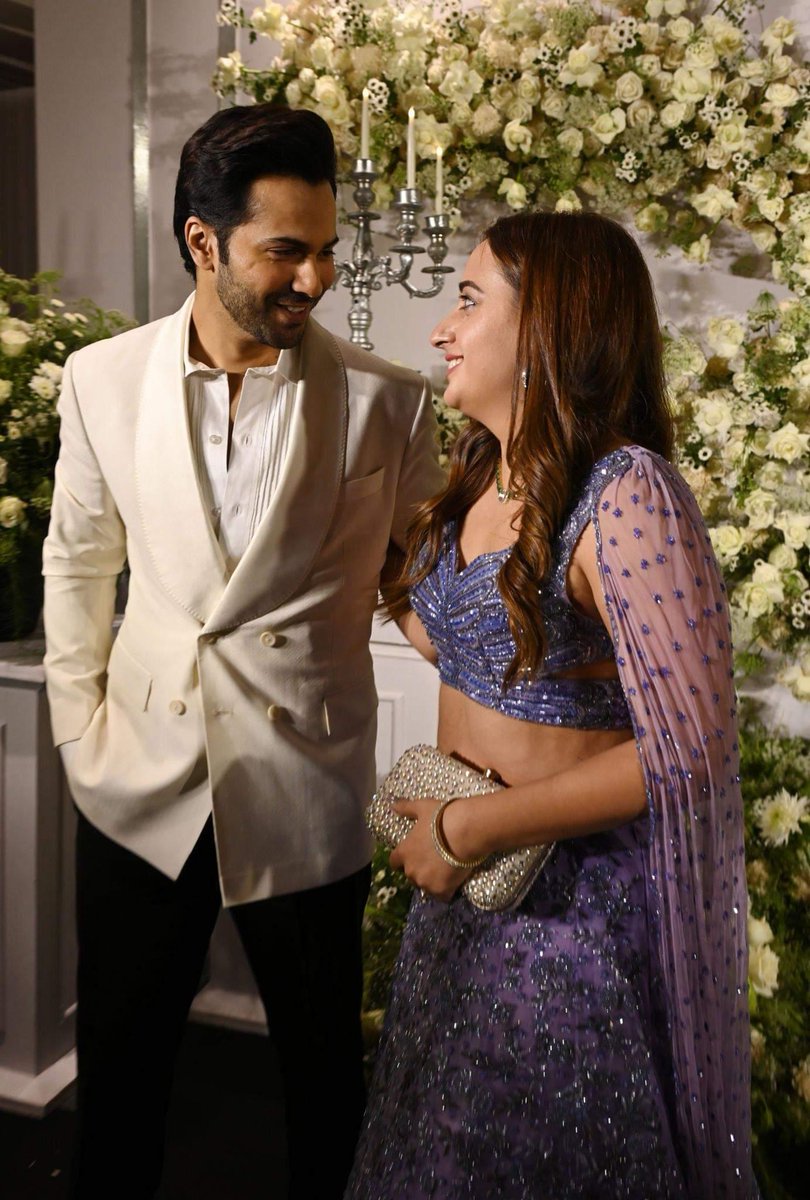 Rainberryy_'s tweet photo. they don't need words. they just look at each other and smile 💜
|| @Varun_dvn #VarunDhawan
#NatashaDalal || https://t.co/WdfrnfkZ3B