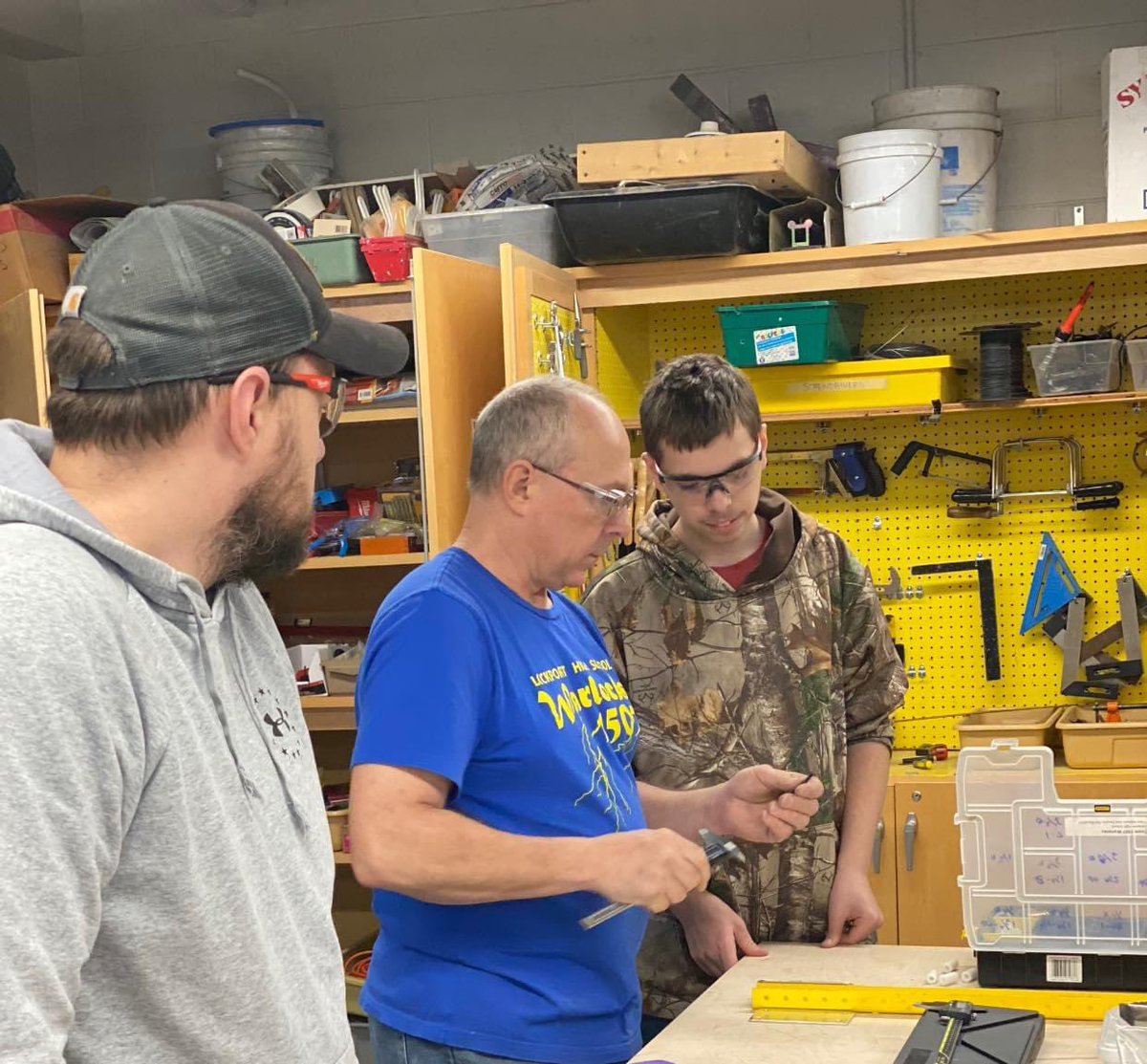Warlocks1507's tweet photo. We are so thankful for Mr. Stutz and his help on our team! #MentoringMonth #robotics #firstrobotics #omgrobots #graciousprofessionalism https://t.co/6eBQtsOdCf