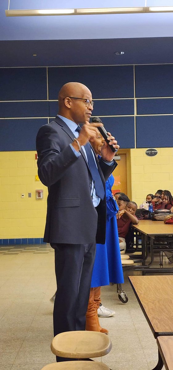 eejust_ms_PGCPS's tweet photo. VSU Concert Choir performed for @eejust_ms_PGCPS Eagles! We thoroughly enjoyed their performances & conversations about college! Thank you @VSU_1882 & Patrick McCoy!! It was a stellar performance! See you next yr. #BlackHistoryMonth #AVIDREADY @drmonicaceo @DCLeads4Change https://t.co/fpp8VWfhGZ