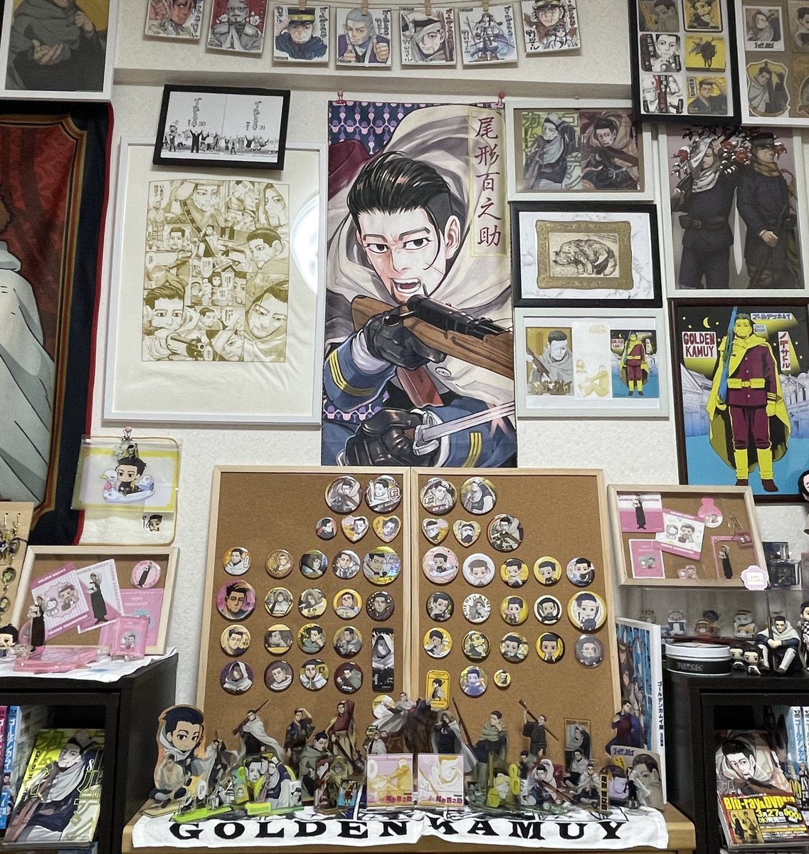 aika_grkm_'s tweet photo. 尾部屋完成！！！！！！
尾誕ｶﾗちょうど１ヶ月...間に合った！！ギリセーフっしょ？！🤣
ってことで持ってるグッズ(尾単体のもの)全部飾ってやったぜ💪💪💪💪💪✨
なんだかんだ一面ちょいだけで収まった😂
飾り付けのセンスは皆無なのでそこは...w https://t.co/YlLd0quHtj
