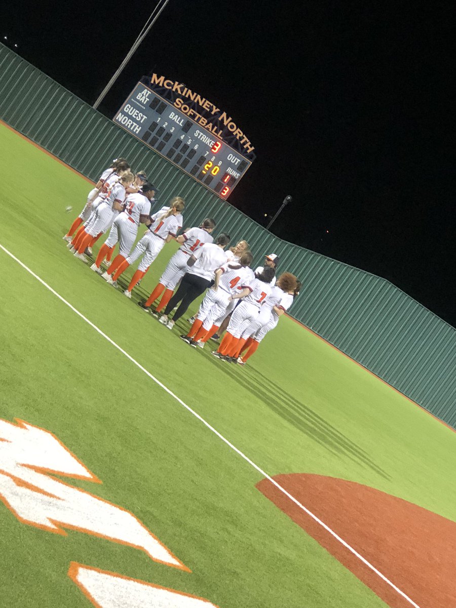 LandrithMNHS's tweet photo. Softball just walked it off after overcoming 2 run deficit in the 7th.  A lot of fight in these dawgs. https://t.co/S9u4wZtzRP