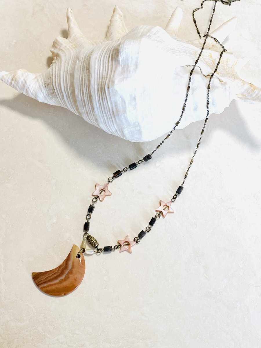 etsy.com/ca/listing/140…
posh.mk/9hm83HcbCxb 
Agate Crescent Moon Stars Mismatched Long Boho Necklace
#agatenecklace #crescentmoon #celestialjewelry #lunareclispe #lunarphases #moonmagic #moonjewelry #wanderlust #witchcraft #cryatalmagic #bohovibes