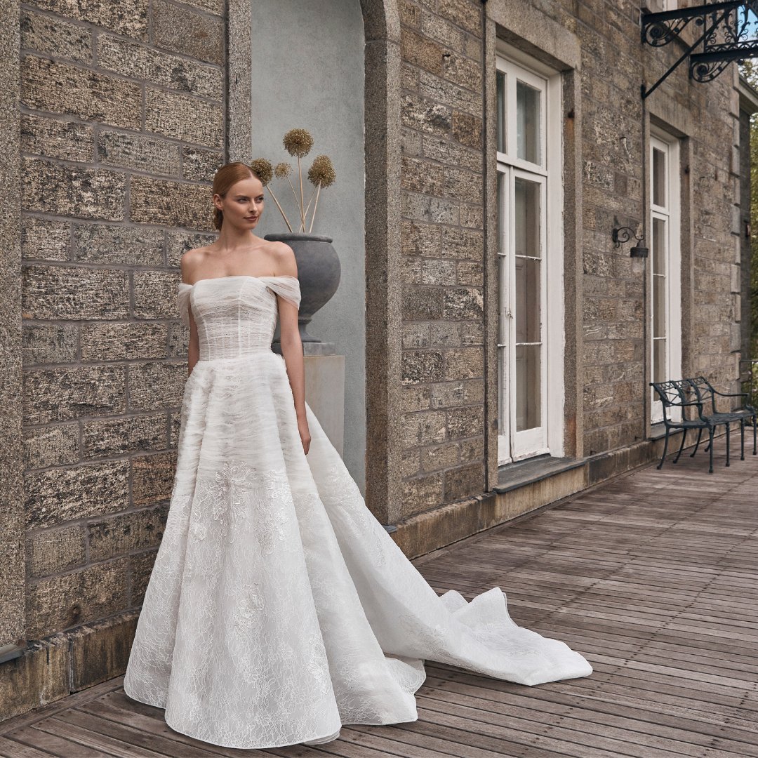 El diseño de princesa de cuento de hadas👰🏻‍♀️✨

El vestido Snowflakes de La Premiere es un verdadero sueño. 

.
#revistanoviasmx #bridal2023 #novias2023 #bridetobe #whitedress #lapremierebridal