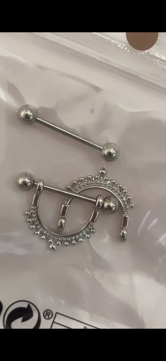 Les gustan de los piercing en los pezones ??? Creo q me los voy a abrirrr