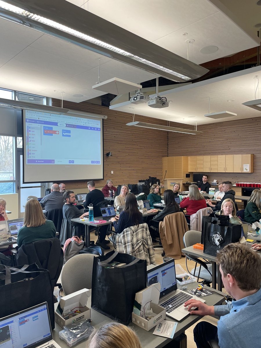 MandyCleland1's tweet image. What happens when you provide an innovative group of TL’s with an opportunity to connect and explore  @pgliljedahl #thinkingclassrooms,  #climateactionkits, #physicalcomputing, #coding, and @TVDSB_STEM? Meaningful learning experiences for Ts and Ss @tvdsb @dtangred @AMcQuinnLTC