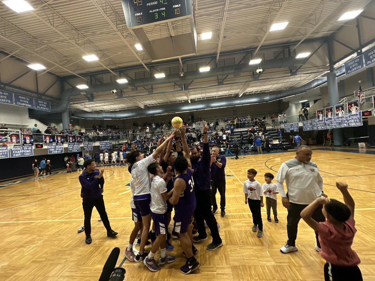 SAISDBrackHS's tweet photo. Congratulations to our Varsity Eagle’s Basketball Bi-District Champs 💜🤍

Keep playing with #HustleNHeart  🦅

@SAISD @SAISDAthletics @BrackAthletics @nq_davila https://t.co/IGVHB19WLx