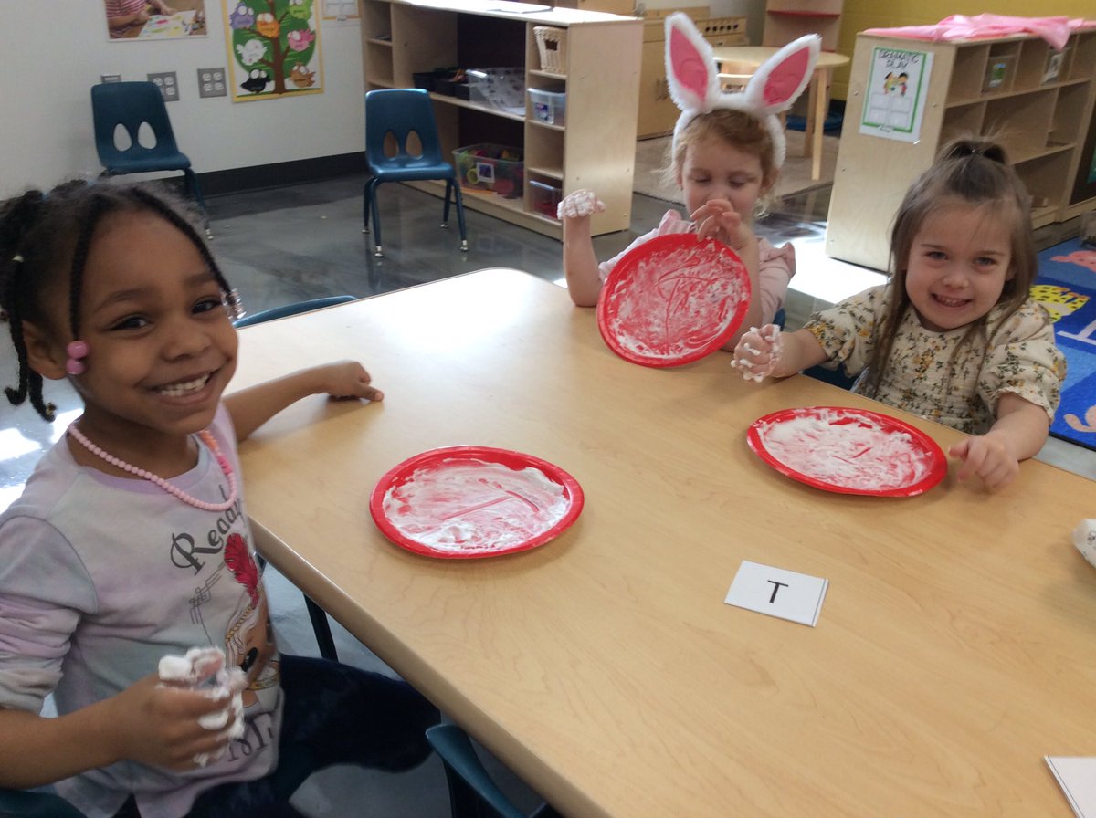 HandleyCTEClass's tweet image. Writing letters in shaving cream is FUN!