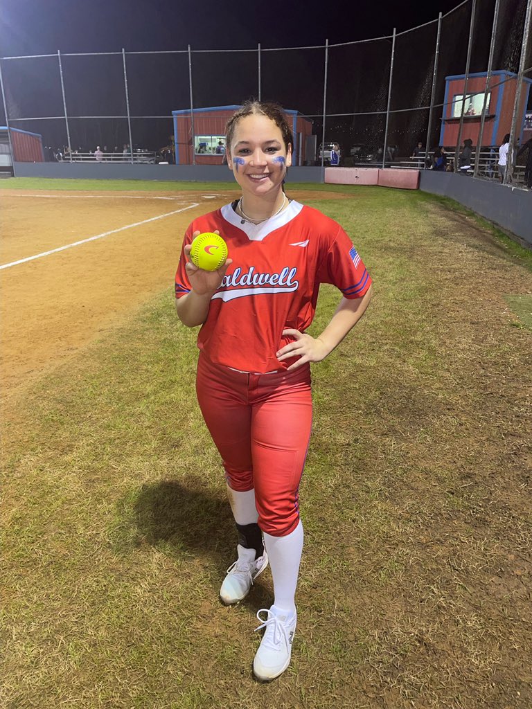 caldwellsb23's tweet photo. LADY SPARTANS WIN!! Huge comeback victory over OCS tonight as we trailed 8-2 in the bottom of the 5th inning. Keesley Ross had herself a night going 3 for 4 at the plate with the long ball in the 5th inning and 4 RBIs total. Final Score: 11-10 https://t.co/HYf2ob9NxR