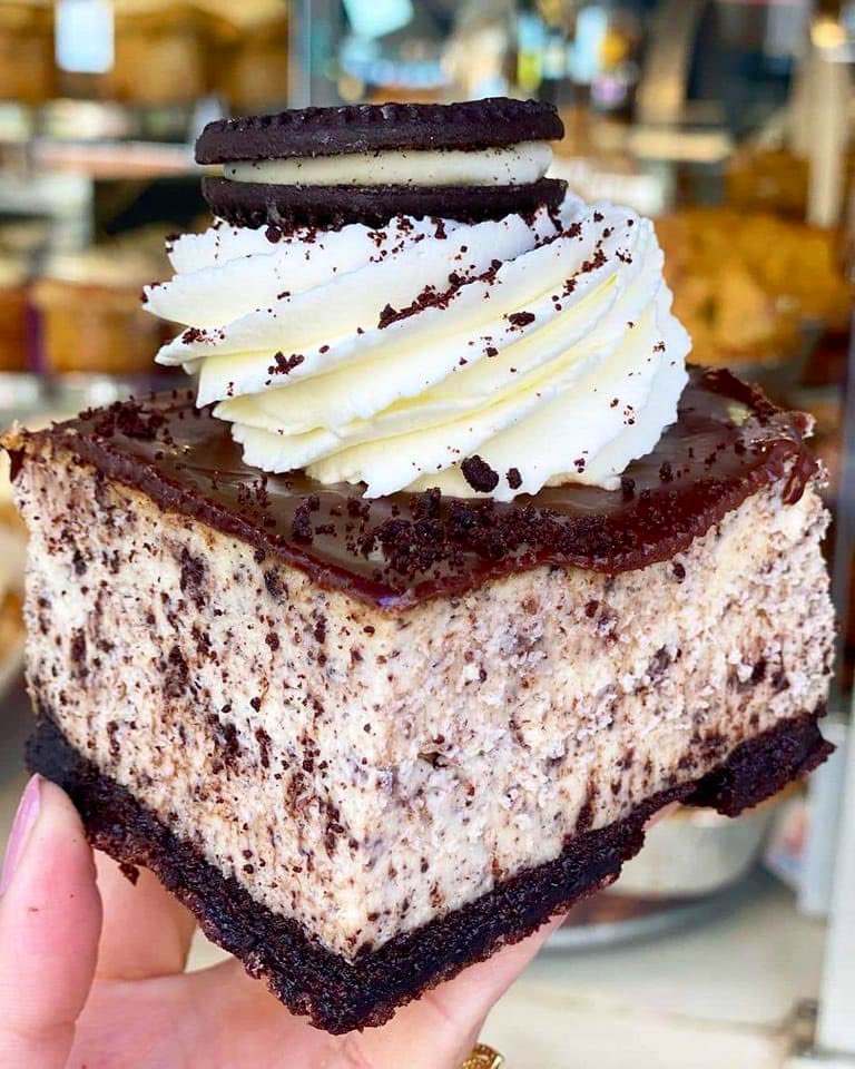 GoldBlooded79's tweet image. If you had a Cookies &amp;amp; Cream Cheesecake Brownie in front of you right now, would you smash or pass?