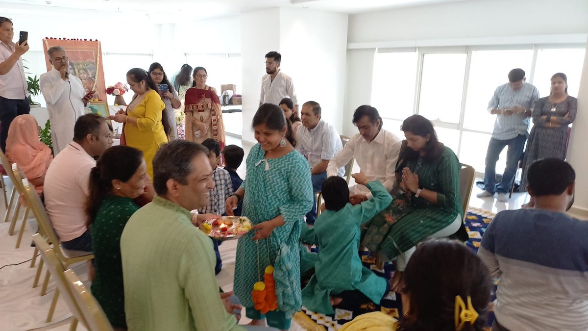 JantaKeeAwaaz's tweet photo. Wonderful Initiative
Thanks To Asharamji Bapu जिन्होंने एक ऐसा प्रकल्प दिया समाज को जिस पर्व ने रिश्तों में मिठास भर दी है । देश में ही नहीं विदेशों में भी इस पर्व की सुवास पहुंच चुकी है ।
It Was A Great Moment
#WeLovedMppd https://t.co/nlJSImksrH