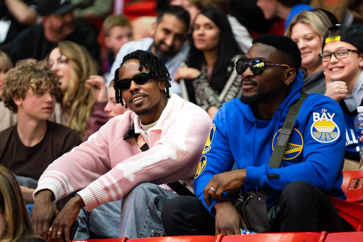 Meontv1's tweet photo. 🇺🇸🏀 It was the NBA All-Star weekend but all eyes were on the Naija superstars in Salt Lake City, Utah 😌

🇳🇬 @tobibakre was looking fly while @burnaboy, @temsbaby &amp; @heisrema performed on stage 😎 

@NBA_Africa @NBANigeria @NBAAllStar @NBA

#NbaNaijaAllStar23 #NBAAfrica #MeonTv https://t.co/fTWTe0SCC8