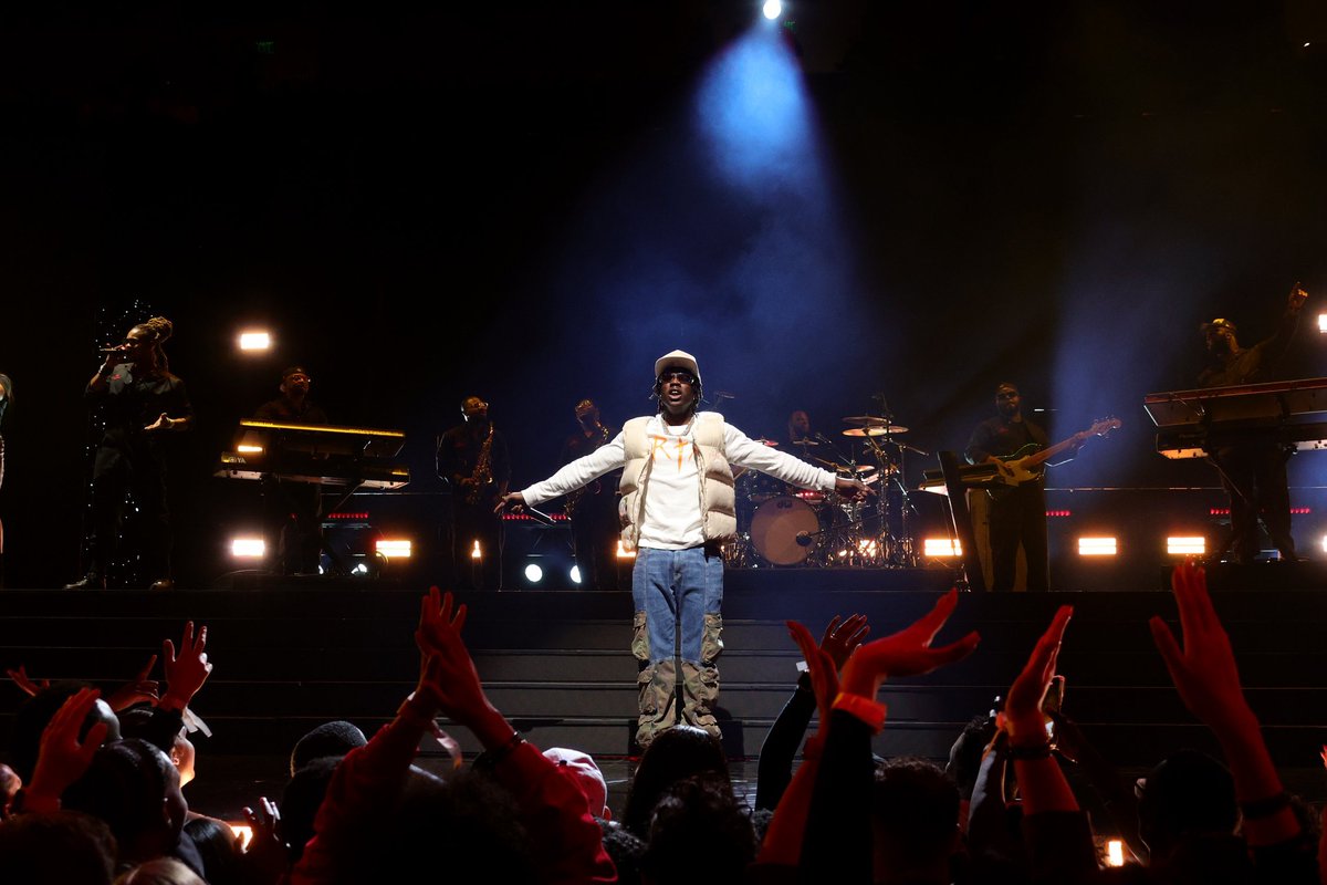 Meontv1's tweet photo. 🇺🇸🏀 It was the NBA All-Star weekend but all eyes were on the Naija superstars in Salt Lake City, Utah 😌

🇳🇬 @tobibakre was looking fly while @burnaboy, @temsbaby &amp; @heisrema performed on stage 😎 

@NBA_Africa @NBANigeria @NBAAllStar @NBA

#NbaNaijaAllStar23 #NBAAfrica #MeonTv https://t.co/fTWTe0SCC8