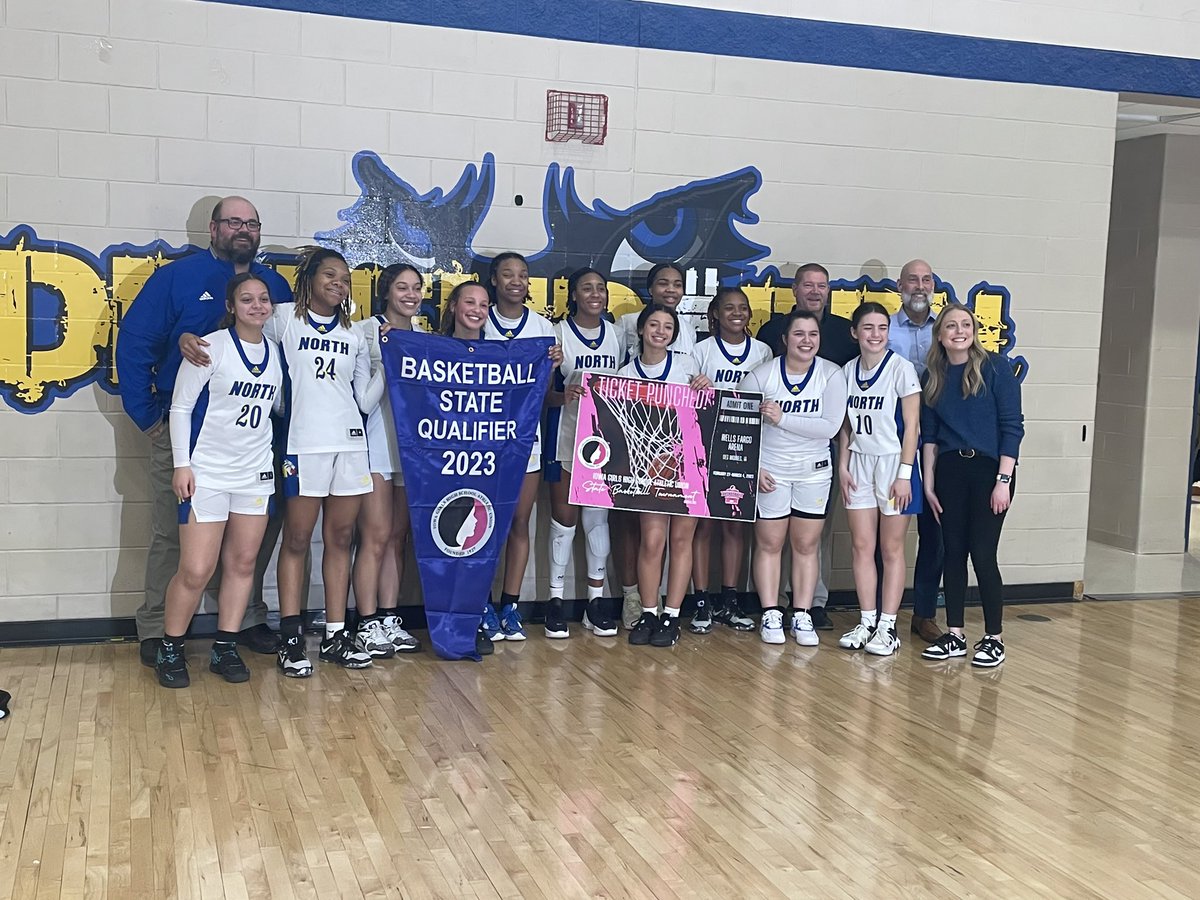 DNgirlshoops's tweet photo. WE ARE STATE BOUND!! See you at the Well! 💙💛💙💛 https://t.co/jGTS3QrzFT