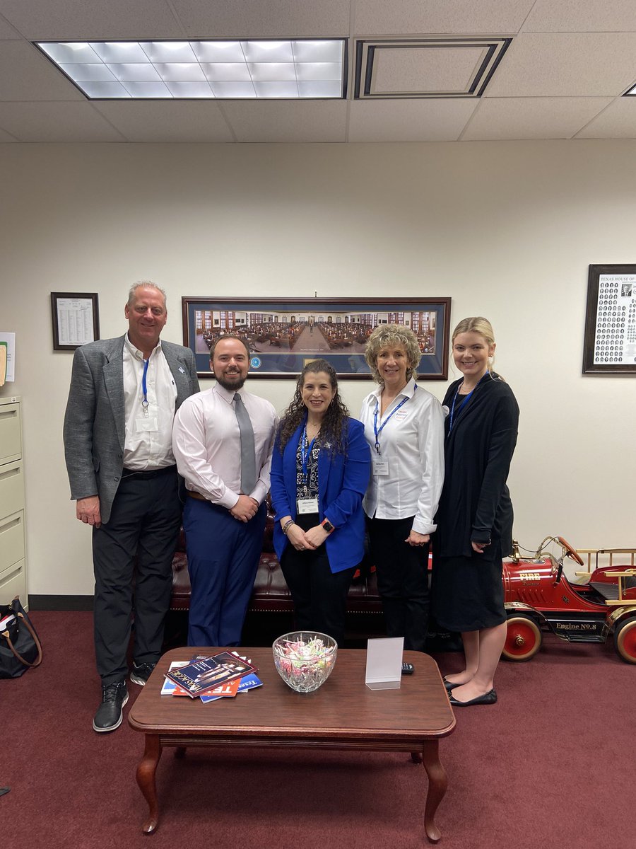 ARosen380's tweet photo. COVID-19 took the ability to visit the capital away for a few yrs so being in Austin for in-person meetings was exhilarating! #Cancer is bipartisan &amp; it was great to hear “yes I will support this” from so many staffers today @ACSCANTexas 

#TXLege #TXCancerActionDay #TXBiomarkers https://t.co/ihmOq9kiCY