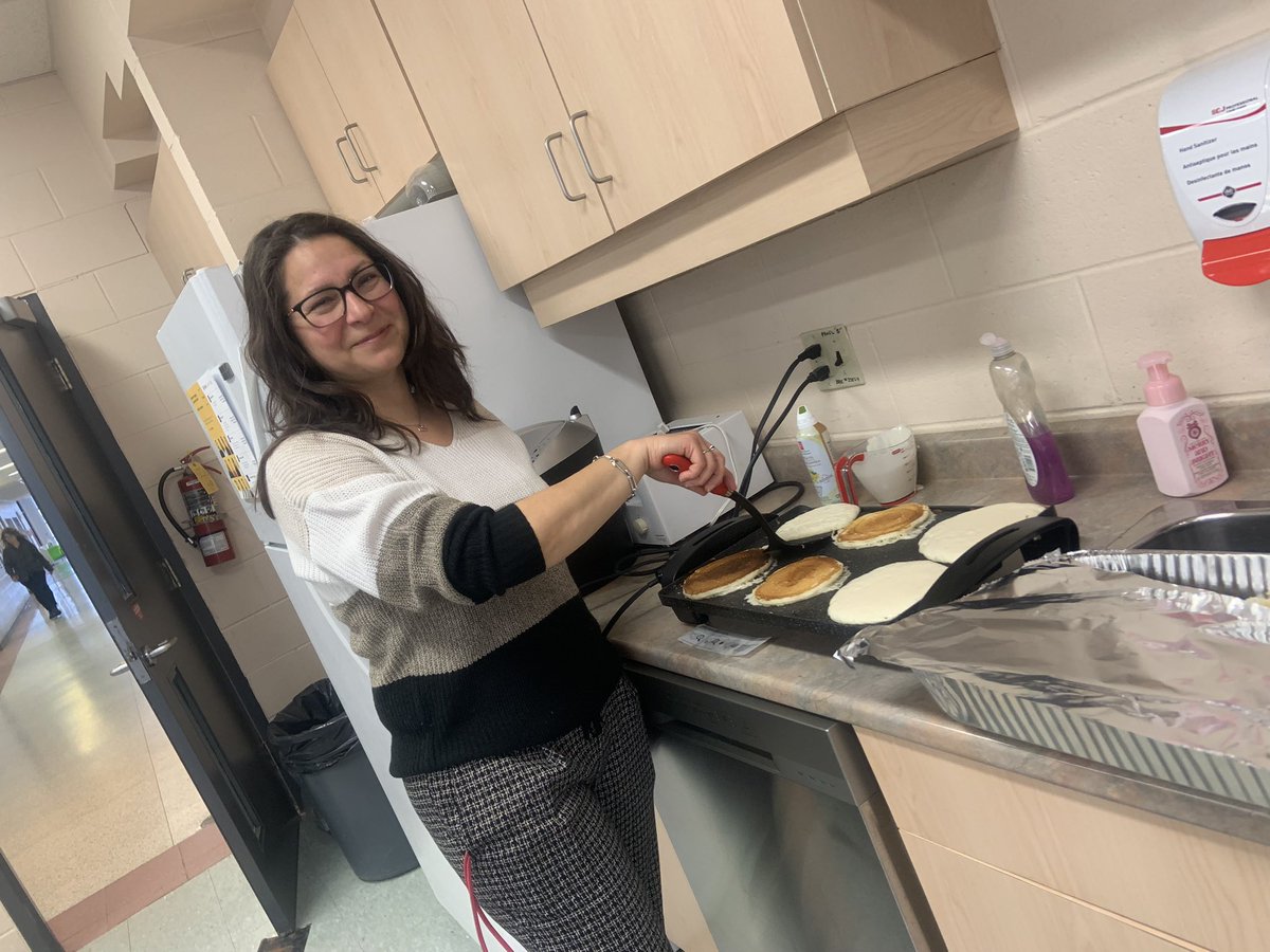 StDenisCES's tweet photo. Thank you to our Catholic School Council &amp; our parent volunteers and staff for generously giving of their time to organize our Shrove Tuesday. A delicious day as we get ready to begin our Lenten Journey tomorrow! https://t.co/M3RdCkvSxC