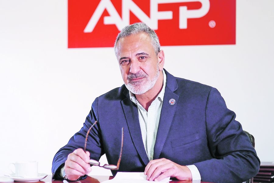 KoalaSteen's tweet photo. Aquí hay un culpable más grande que Letelier, que no pase piola que el gran culpable de la debacle de la selección chilena, en todas sus categorías, es Pablo Milad https://t.co/Mp9MWEmYad