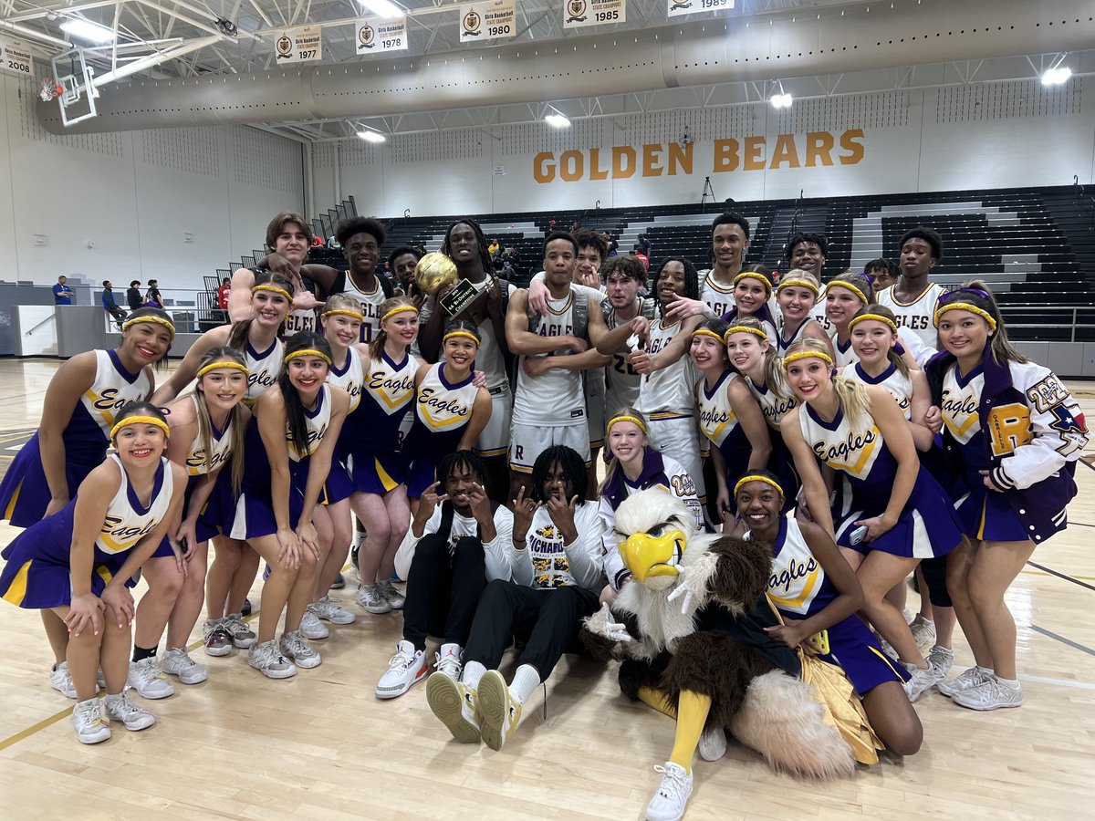 Eagles win 50-46 over Sam Houston! Bi-district champs…on to round 2.
#TheRich #Family #NextPlay