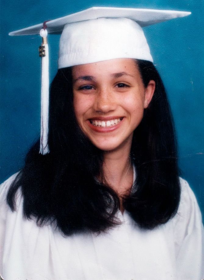 If Markle graduated High School in ‘95 (28 years ago) would that make her 46 years old, not 41, as she claims to be? Am I missing something here? #meghanmarklerealage #WorldWidePrivacyTour #meghanexposingherself #MeghanMarkIe #MeghanMarkIeisaLiar  #MeghanIsANarcissist