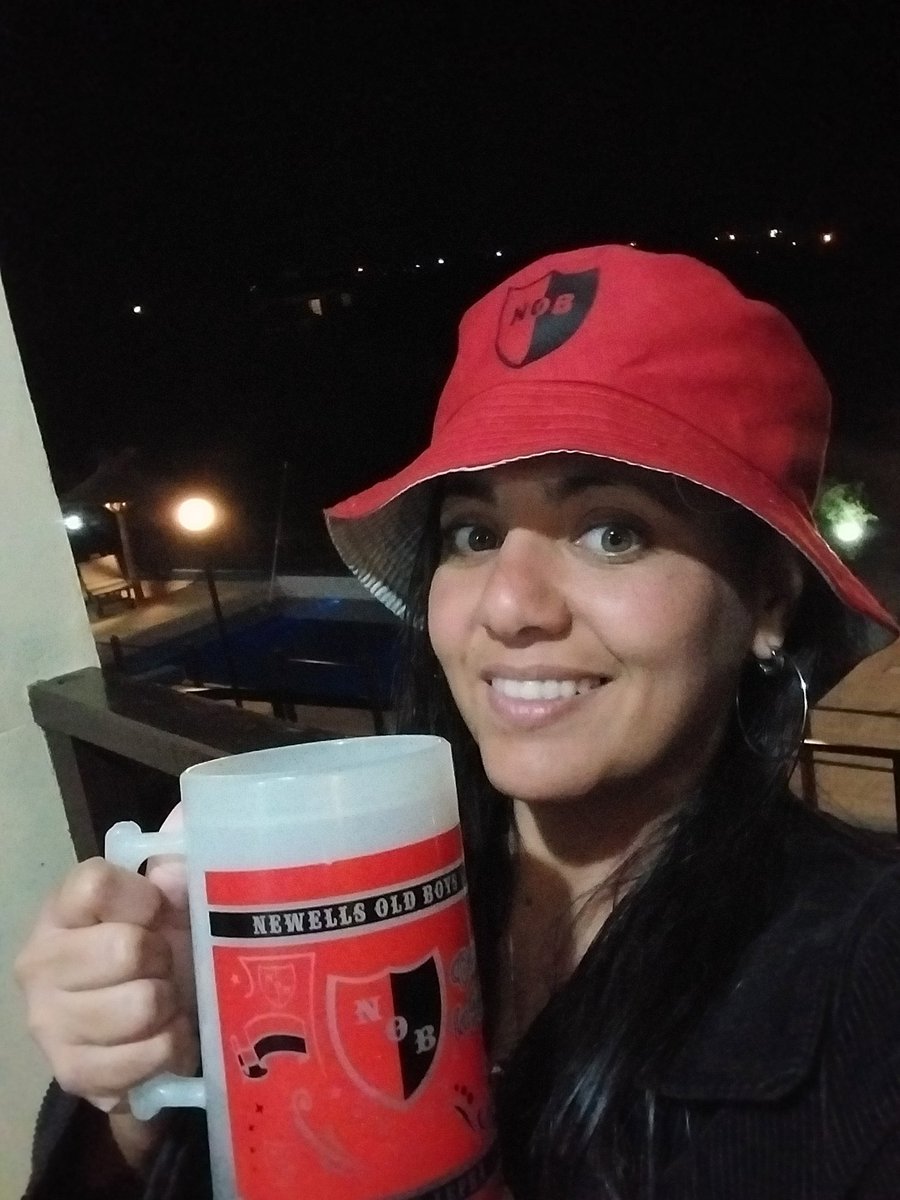 EvaVeron27's tweet photo. A donde vaya te llevo.
A donde vayas te sigo.
Dejando lepra por Merlo, y esta noche en San Nicolas🚩🏴

#newells
#leprosa
#lepra
@Newells https://t.co/TGuhMHmNoJ