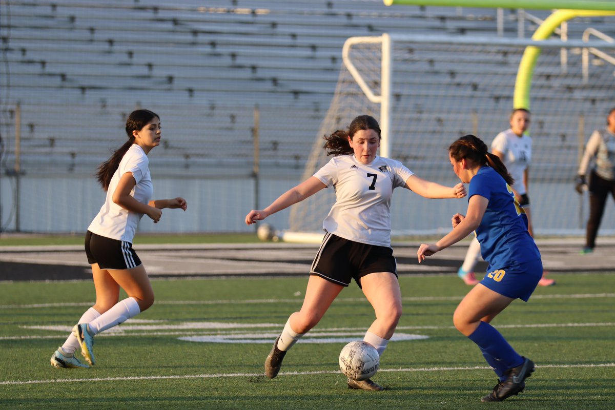 fsjayla's tweet photo. Clemens Vs Steele Jv Girls Soccer @LadySKsoccer @ladybuffssoccer https://t.co/S5PbDxw1Xe