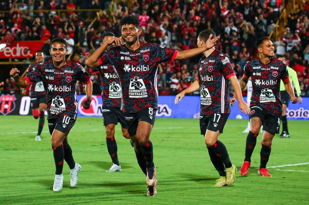 Christian Sandoval (@c_sandovalp) on Twitter photo El mejor goleador tico de la presente década se llama <a href="/Johan_VenegasCR/">Johan Venegas Ulloa</a>
67 goles entre el 1° de enero del 2020 y hoy (56 goles de campeonato y 11 de torneos internacionales).
120 goles en su carrera en campeonato nacional, puesto 23 de la historia. El mejor goleador tico de la presente década se llama <a href="/Johan_VenegasCR/">Johan Venegas Ulloa</a>
67 goles entre el 1° de enero del 2020 y hoy (56 goles de campeonato y 11 de torneos internacionales).
120 goles en su carrera en campeonato nacional, puesto 23 de la historia.