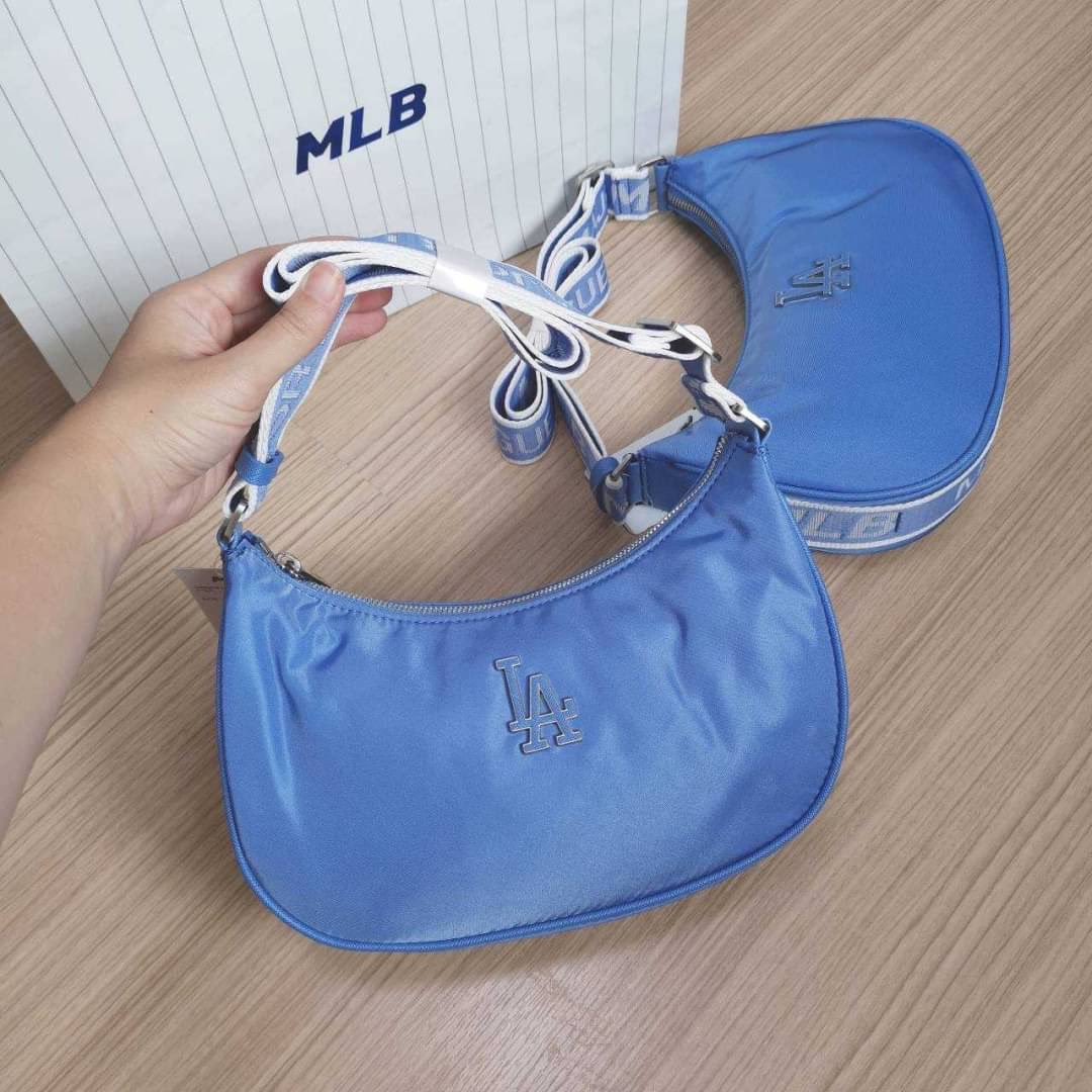 jumzabrandshop's tweet photo. (พร้อมส่ง) ทักก่อน!!! MLB Nylon New Hobo Bag กระเป๋าโฮโบ สะพายข้างสีฟ้า 💙💙 logo LA
สายสะพายปรับความยาวได้ มีช่องซิปข้างในอีก 1 ช่อง
Code: 3ABQS033N-07CBL
Size : W24.5cm. x H16.5(13cm.) x D6cm.
💵Price : 3,290฿ รวมส่ง
💙💙
#mlbbag #กระเป๋าสะพาย https://t.co/d0OAfrn7hR