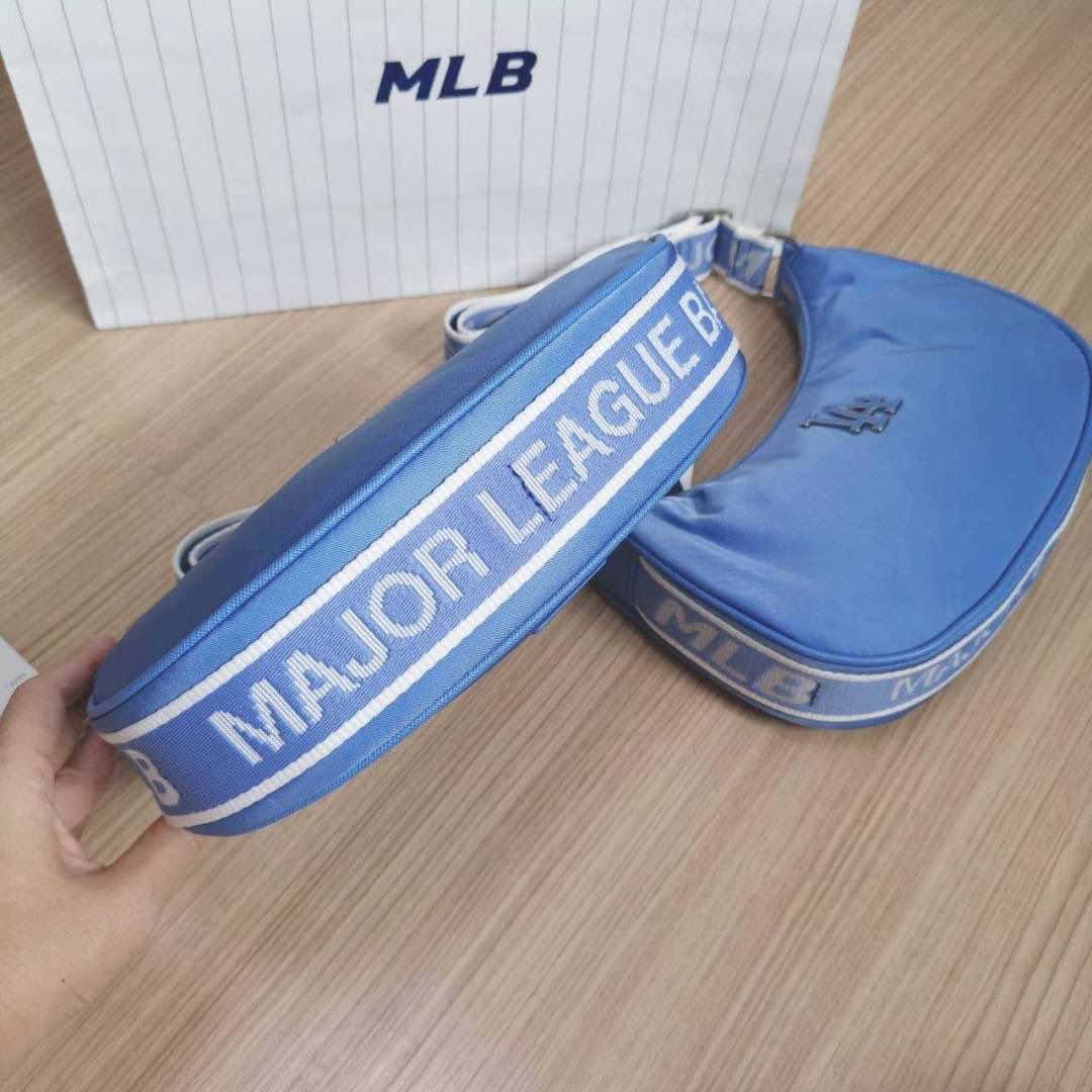 jumzabrandshop's tweet photo. (พร้อมส่ง) ทักก่อน!!! MLB Nylon New Hobo Bag กระเป๋าโฮโบ สะพายข้างสีฟ้า 💙💙 logo LA
สายสะพายปรับความยาวได้ มีช่องซิปข้างในอีก 1 ช่อง
Code: 3ABQS033N-07CBL
Size : W24.5cm. x H16.5(13cm.) x D6cm.
💵Price : 3,290฿ รวมส่ง
💙💙
#mlbbag #กระเป๋าสะพาย https://t.co/d0OAfrn7hR