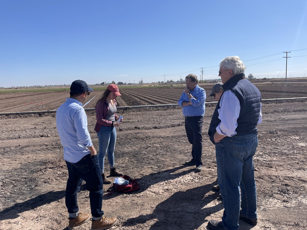 UCANRDREC's tweet photo. We hosted academics from @LIATLincoln. Researchers explained field projects including #cattle nutrition, #soil amendments and #CO2 sequestration in #crop production, and #irrigation, #N management in #vegetable production https://t.co/WpOFAsn3jx