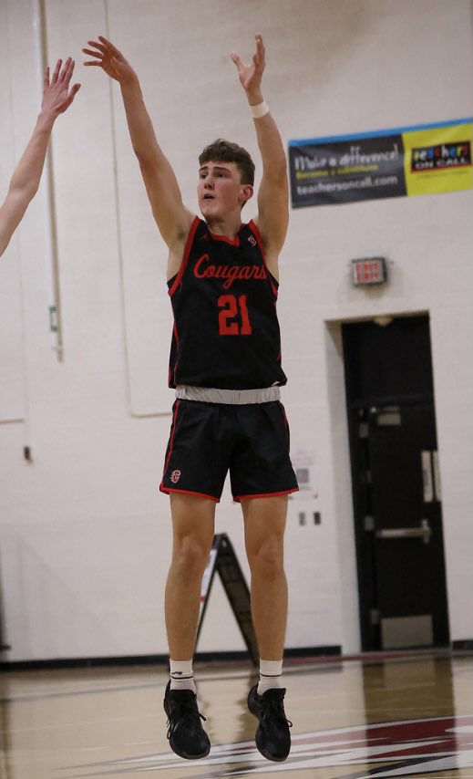 CentCougBball's tweet photo. During tonight’s win at Coon Rapids, Sophomore @JacksonDriessen broke @typeterson22 single game scoring record with 44 points. Jackson also tied the school record with made 3’s with 9. That ties Jeff Settem and @jaxonwaldvogel. Congrats Jackson! https://t.co/9N0GAXYQZ0