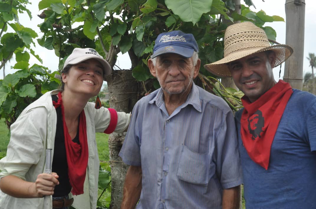 “El hombre es el ser 
               supremo para el hombre.”

    ✍️ Karl Marx

#MiTallaComunista !!
#DeZurdaTeam !!
#TallaRoja!!
#YoUsoPañueloRojo 🚩!!