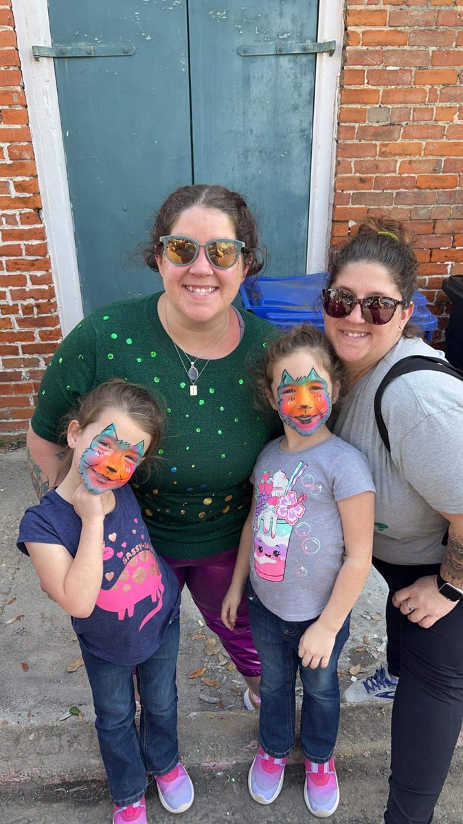 TyeeRaee's tweet photo. I don’t love Mardi Gras, but I LOVE my littles, and that twin of mine.. So, it was worth it. I painted their faces, and they had a blast.💜💚💛 (I’m glad it’s over, though.) https://t.co/lolkJynrkf