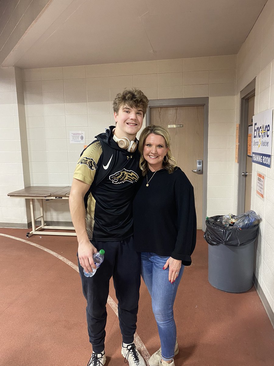JennWarhurst's tweet image. Another final for this senior. @GoldenTigersBKB made it to the regional tournament. Didn’t get the W but no doubt @warhurst_conner left it all on the court. Couldn’t love you more 🖤💛🏀💛🖤 #forevergolden