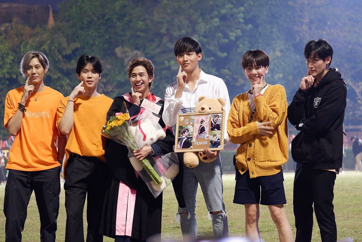 sunookon's tweet photo. I miss UWMA fam, the cutest! 🥹❤️ #3rdValentineOhmFluke
#UWMAseries #FlukeGraduationDay https://t.co/P7oINP7vDx