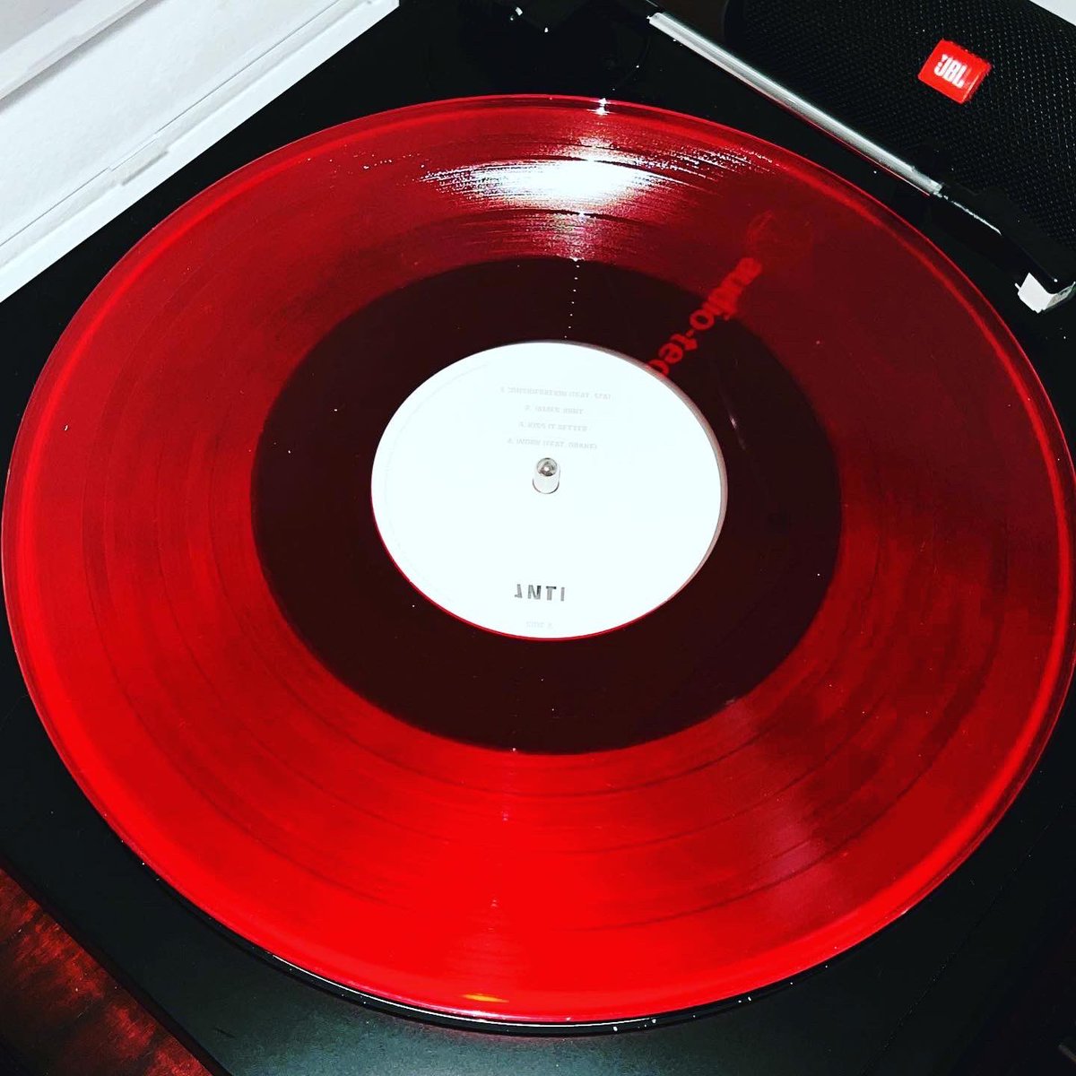 BionicJen77's tweet image. 🔥😱Adding @rihanna ‘s 8th album “Anti” Target Exclusive Red vinyl to my vinyl collection! 
#Rihanna #targetExclusive #redvinyl #vinyl #vinyladdict #RIHANNANAVY #rihannareturns #anti